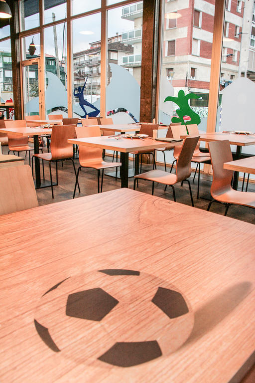 Mundaka Hostel & Sports Cafe Esterno foto